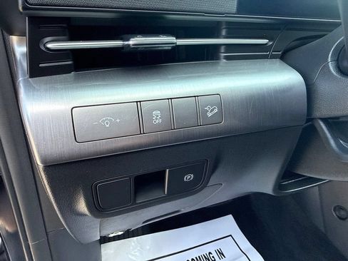 Certified 2025 Hyundai Kona SEL AWD/4WD image 15