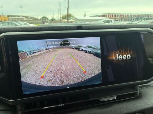 Used 2025 Jeep Wrangler Unlimited Sport AWD/4WD image 22