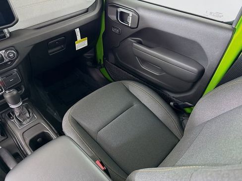 Used 2025 Jeep Wrangler Sport image 21