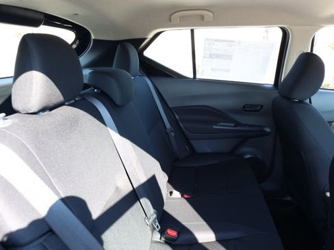 New 2025 Nissan Kicks Play S image 18