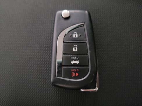 Used 2022 Toyota Corolla LE FWD image 32