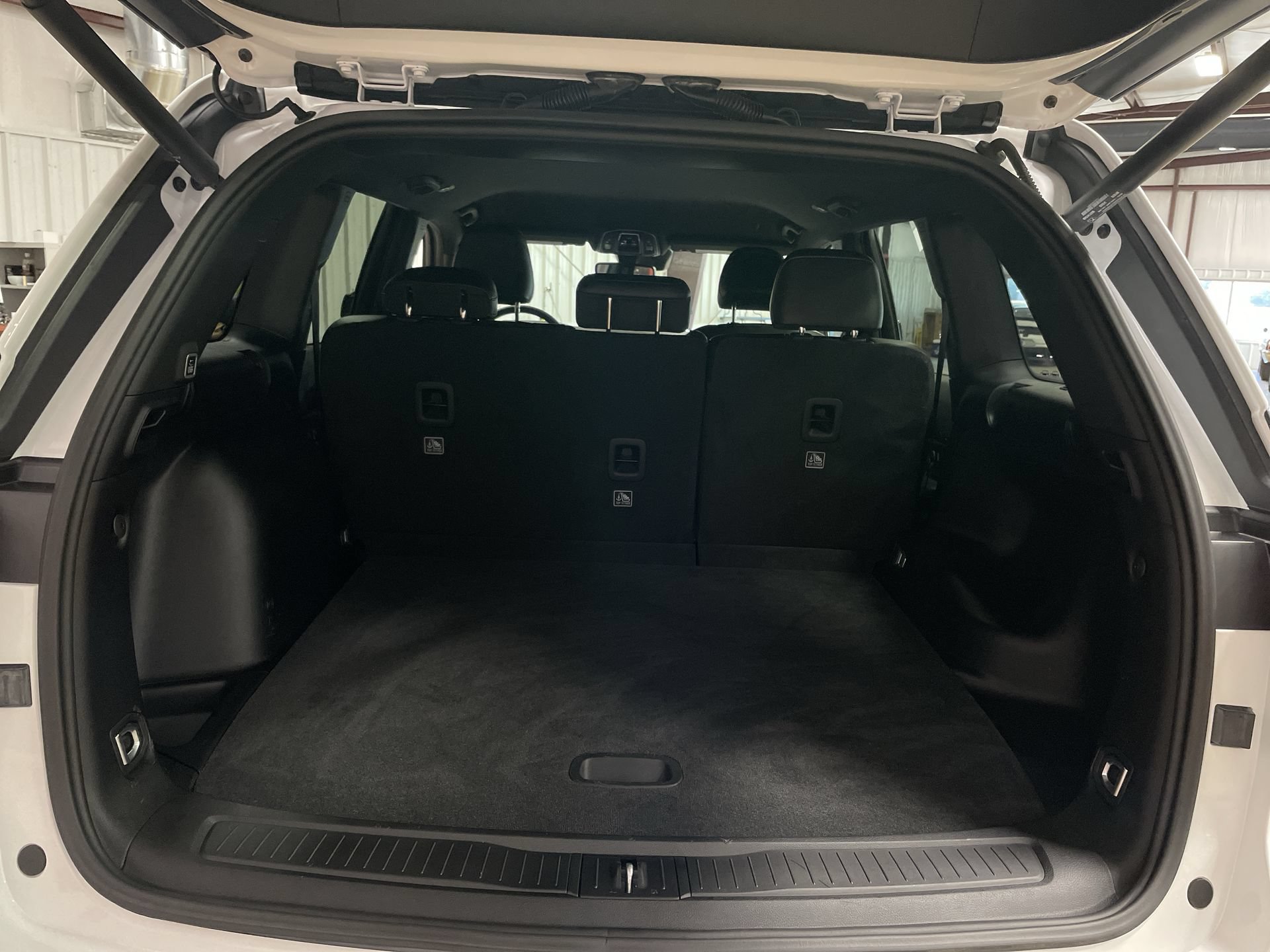 Used 2023 Jeep Grand Cherokee Altitude RWD image 23