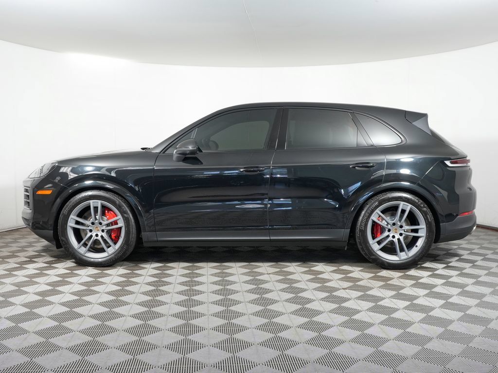 Certified 2024 Porsche Cayenne S AWD/4WD image 2