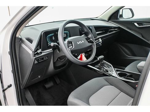 New 2026 Kia Niro LX FWD image 16