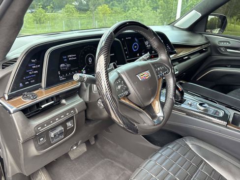 Used 2024 Cadillac Escalade ESV Sport Platinum w/ LPO, ONYX Package AWD/4WD image 17