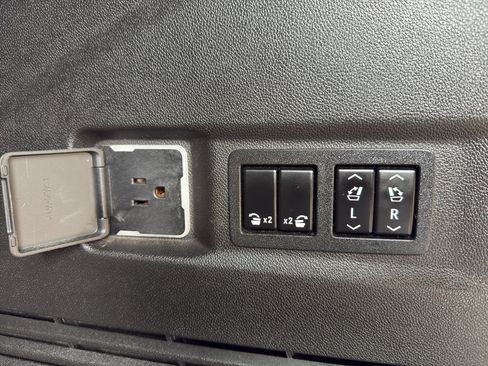 Used 2021 GMC Yukon AT4 w/ AT4 Premium Package AWD/4WD image 24