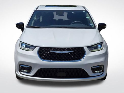 Used 2024 Chrysler Pacifica Limited FWD image 15