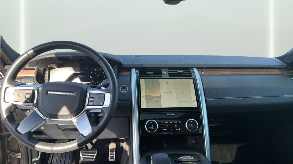 Used 2024 Land Rover Discovery Dynamic SE AWD/4WD image 19