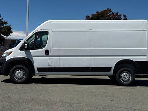 New 2024 RAM ProMaster 2500 w/ Convenience Group image 7