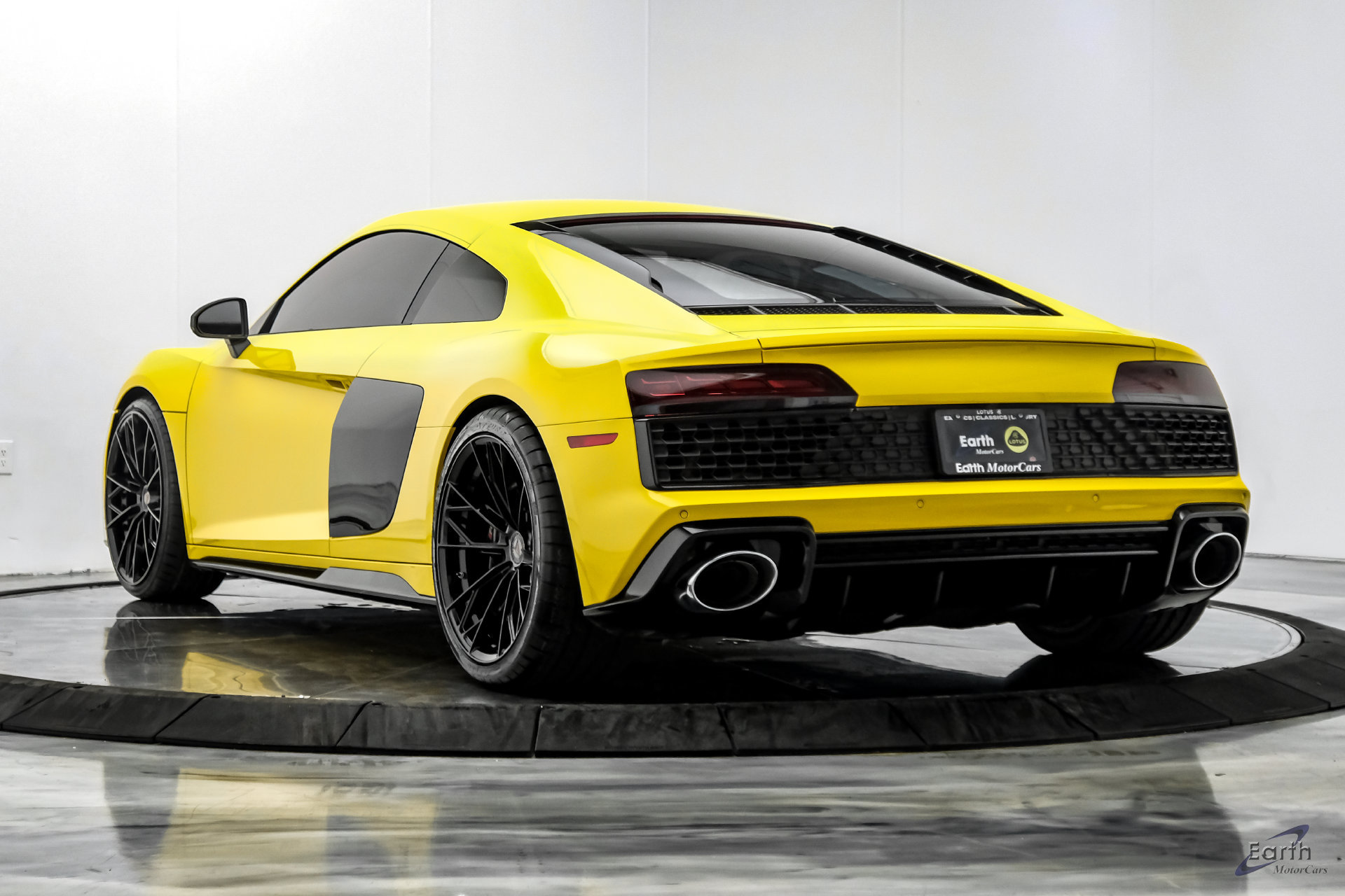 Used 2021 Audi R8 V10 w/ Premium Package RWD image 13