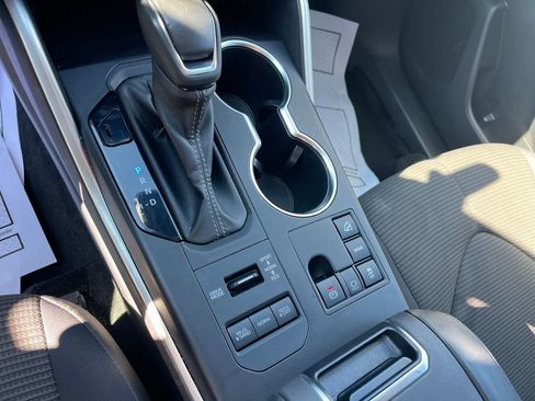 Used 2024 Toyota Highlander LE image 16