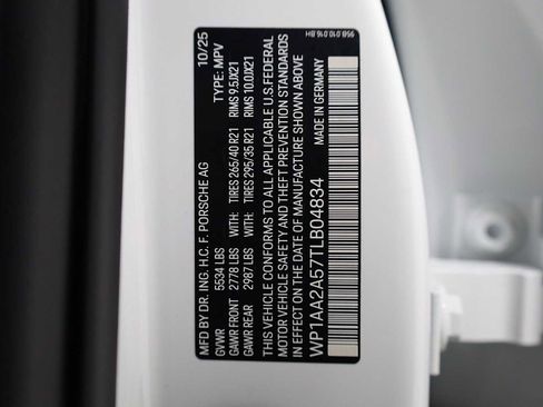 Certified 2026 Porsche Macan AWD/4WD image 44