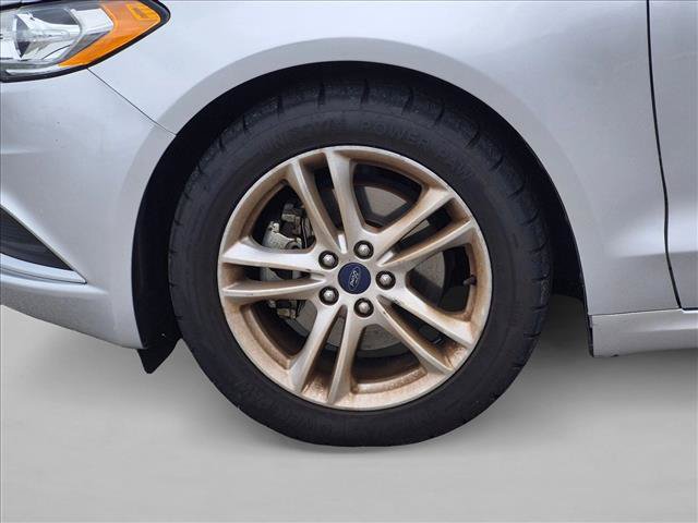 Used 2018 Ford Fusion SE w/ Fusion SE Technology Package FWD image 10