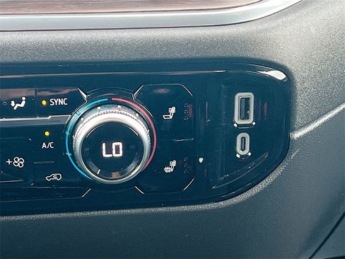 Used 2025 GMC Sierra 1500 SLT image 20