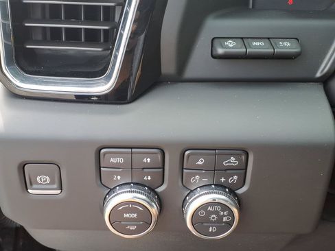 Used 2024 GMC Sierra 1500 Denali w/ Technology Package AWD/4WD image 19