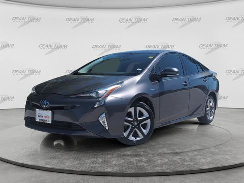 Used 2017 Toyota Prius Three Touring FWD image 4