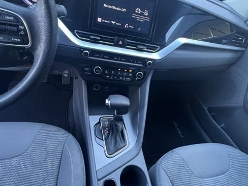 Used 2022 Kia Niro LX image 11