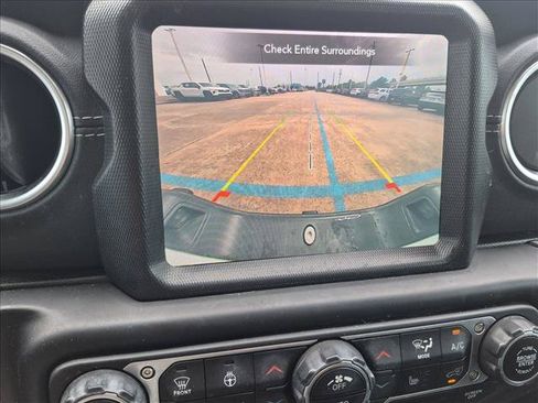 Used 2020 Jeep Gladiator Overland AWD/4WD image 13