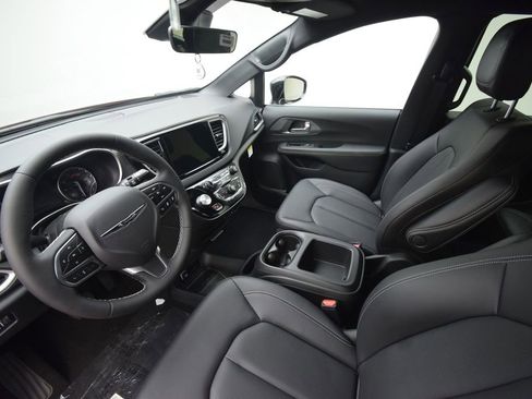 New 2026 Chrysler Voyager LX FWD image 31