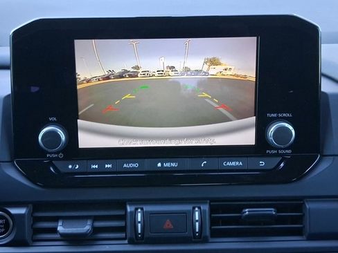 Used 2024 Nissan Pathfinder S image 11