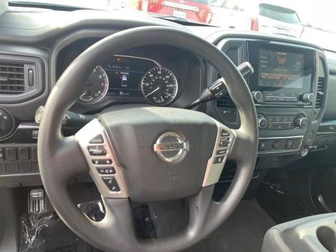 Used 2022 Nissan Titan SV image 9