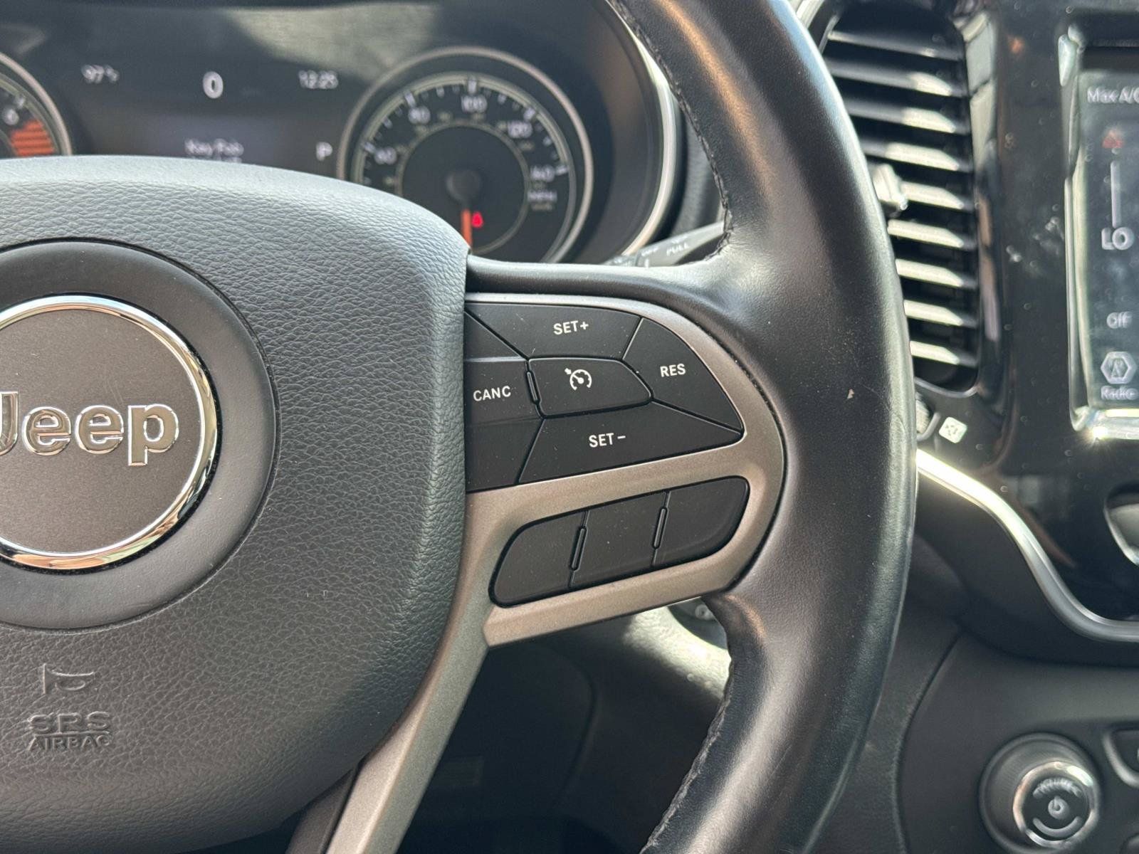 Used 2020 Jeep Cherokee Limited FWD image 28