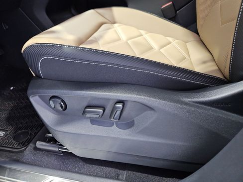 New 2026 Volkswagen Atlas Cross Sport SE FWD image 18
