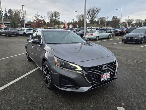 Used 2025 Nissan Altima 2.5 SR image 4