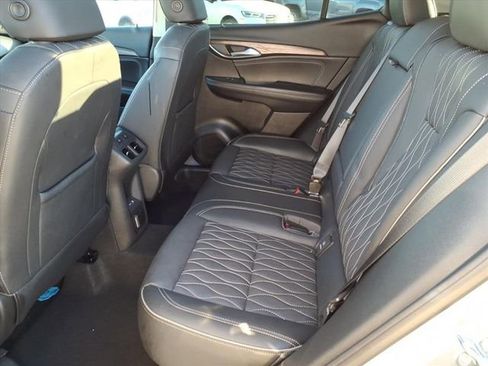 Used 2023 Buick Envision Avenir image 9