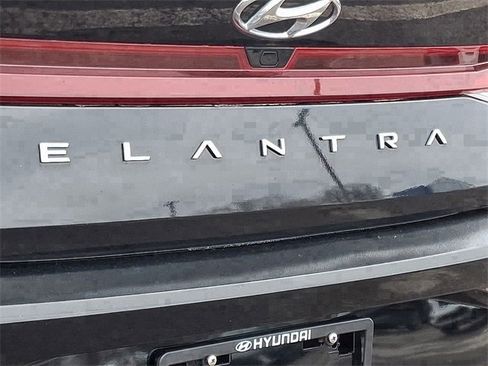 Used 2023 Hyundai Elantra SEL w/ Convenience Package image 30