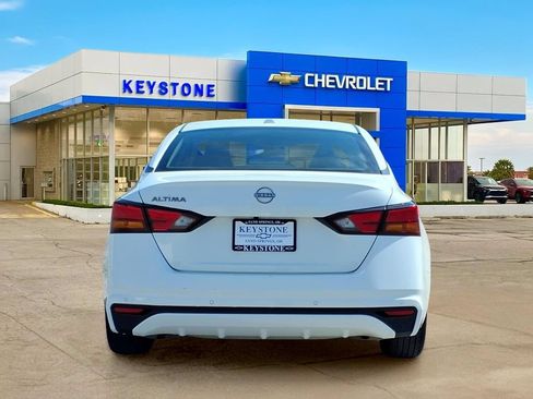 Used 2025 Nissan Altima 2.5 SV FWD image 6