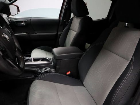 Used 2022 Toyota Tacoma TRD Sport image 23