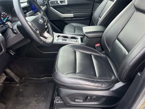 Certified 2022 Ford Explorer XLT w/ Equipment Group 202A image 20