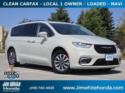 Used 2021 Chrysler Pacifica Touring-L w/ Premium & Safety Sphere Group