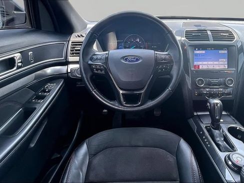 Used 2019 Ford Explorer XLT w/ Equipment Group 202A AWD/4WD image 5