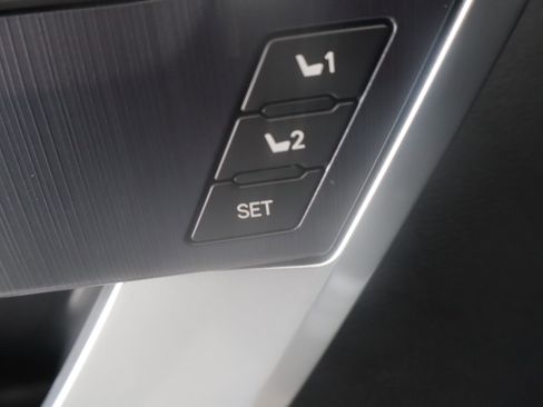 Used 2022 Toyota Tundra Platinum image 4