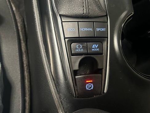 Used 2020 Toyota Camry LE FWD image 29