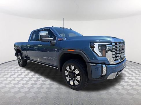 Used 2024 GMC Sierra 2500 Denali w/ Denali Reserve Package AWD/4WD image 3