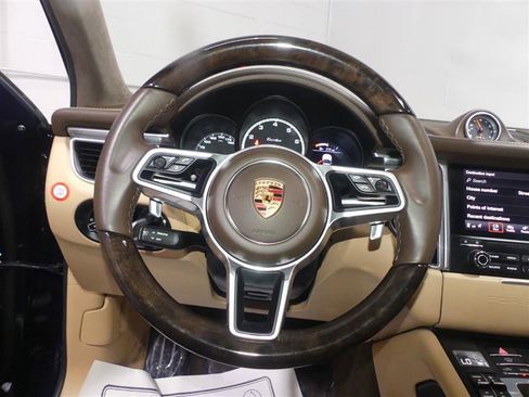 Used 2017 Porsche Macan Turbo AWD/4WD image 31