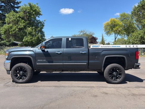 Used 2018 GMC Sierra 3500 SLT w/ Driver Alert Package AWD/4WD image 24