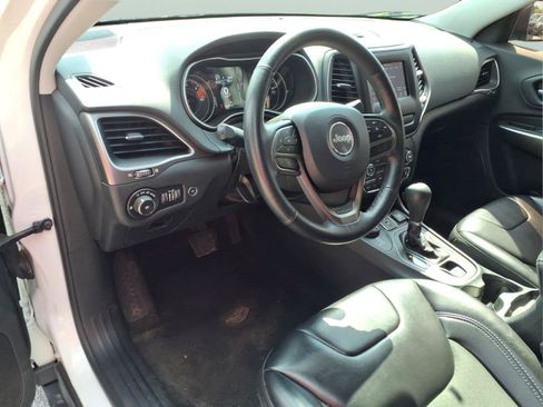 Used 2019 Jeep Cherokee Latitude Plus w/ Comfort/Convenience Group AWD/4WD image 21