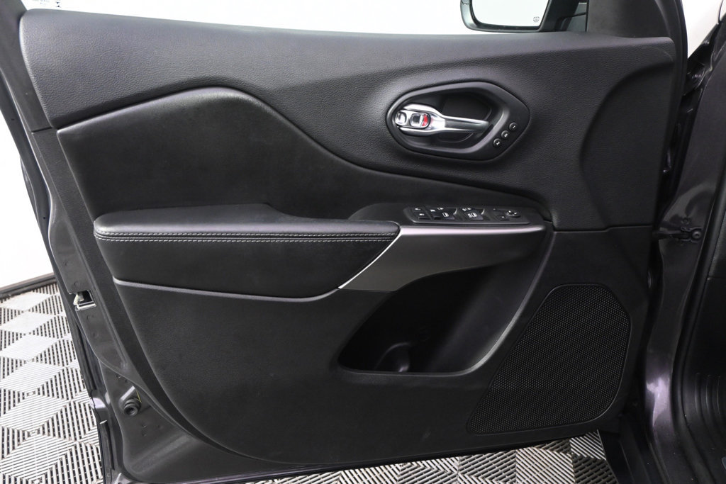 Used 2019 Jeep Cherokee Limited AWD/4WD image 22