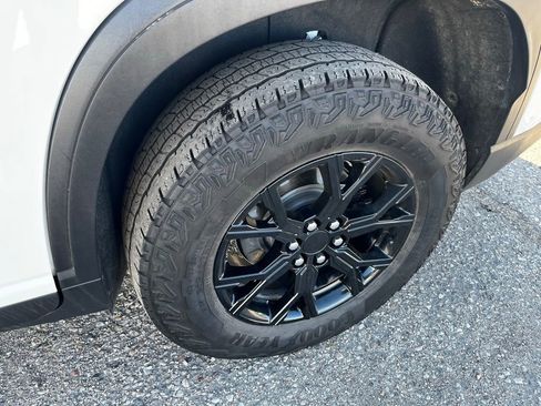 Used 2024 GMC Acadia AT4 w/ Super Cruise Package image 10