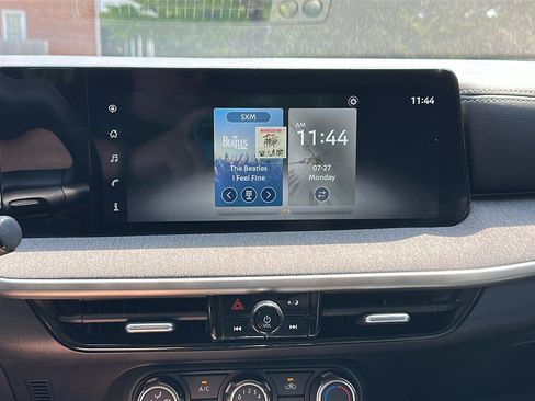 Used 2025 Nissan Kicks SV FWD image 16