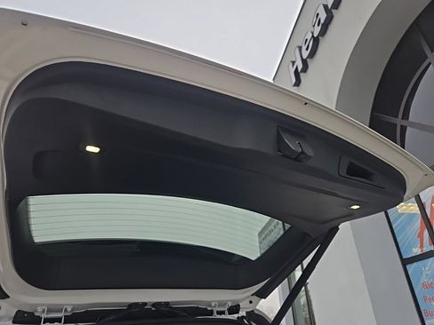 Used 2024 Jeep Grand Cherokee Altitude image 87