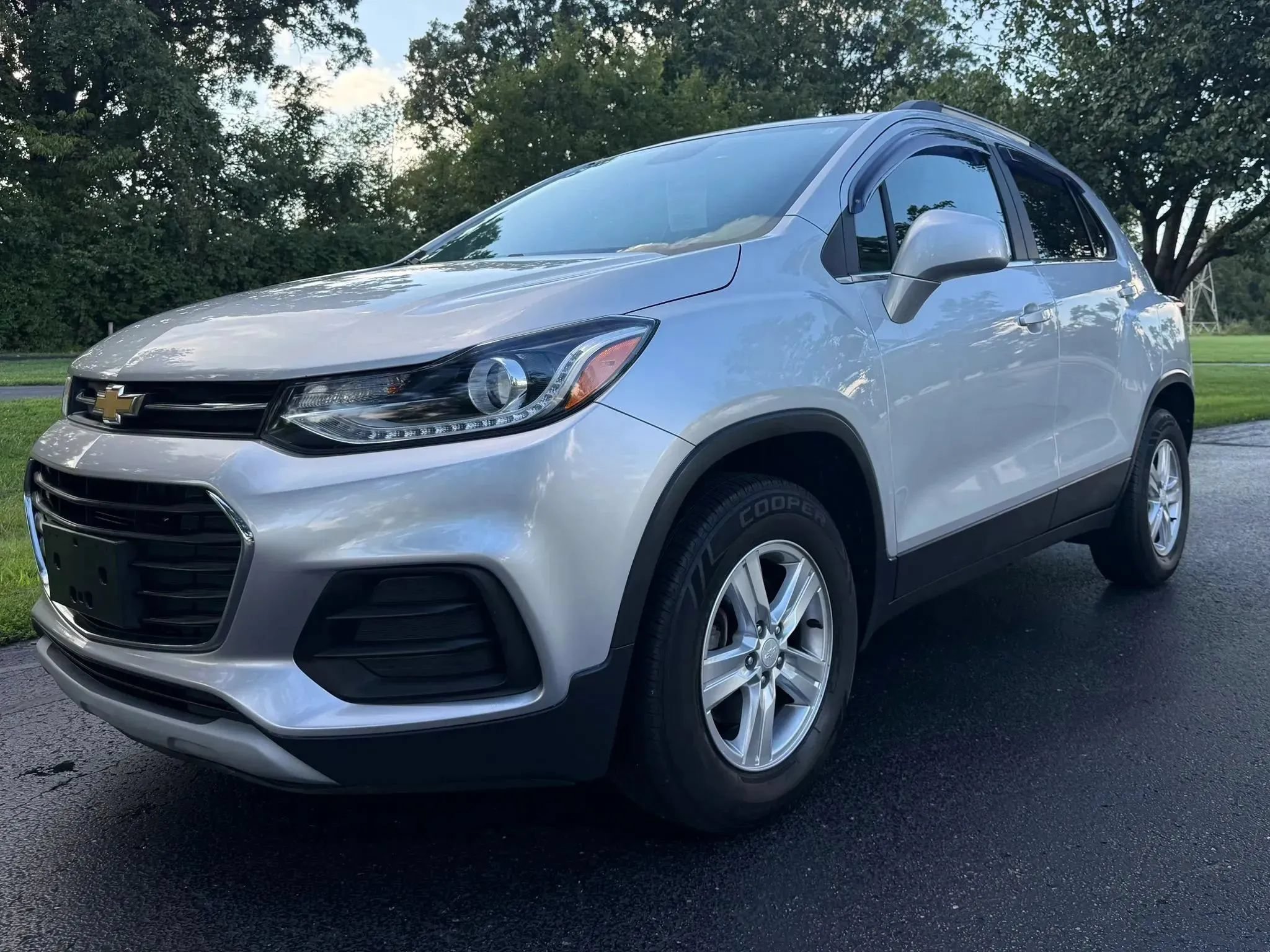 Used 2017 Chevrolet Trax LT AWD/4WD image 1