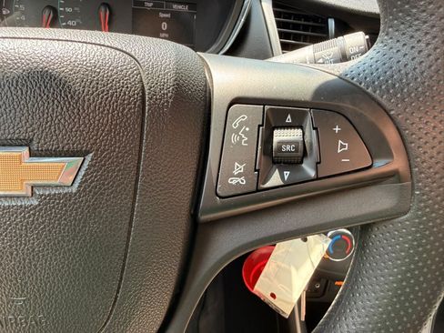 Used 2017 Chevrolet Trax LT AWD/4WD image 38