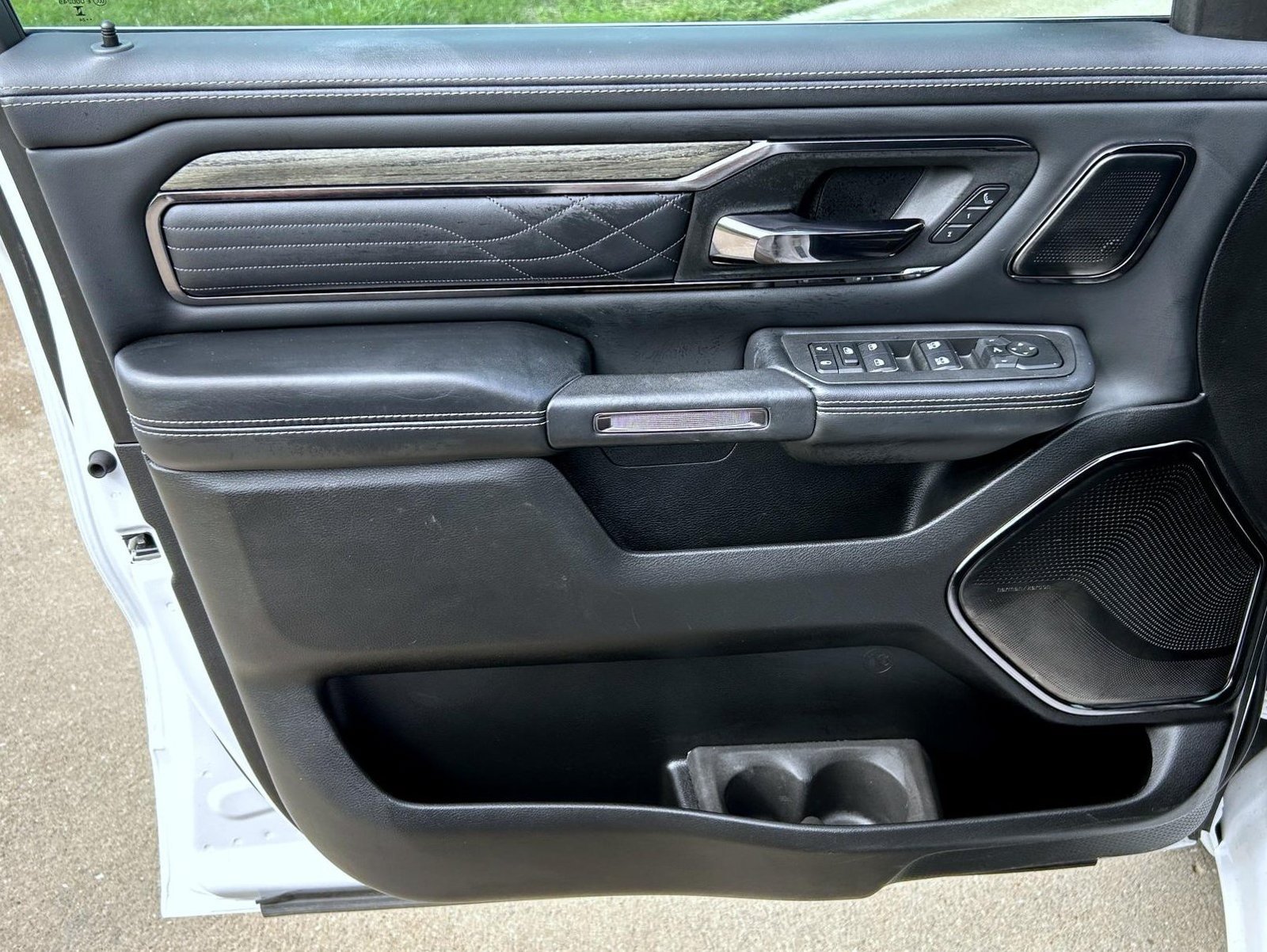 Used 2025 RAM 1500 Limited AWD/4WD image 10