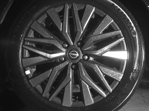 Used 2025 Nissan Altima 2.5 SV FWD image 17