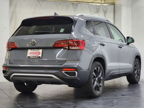 Used 2023 Volkswagen Taos SE w/ Black Wheel Package AWD/4WD image 5